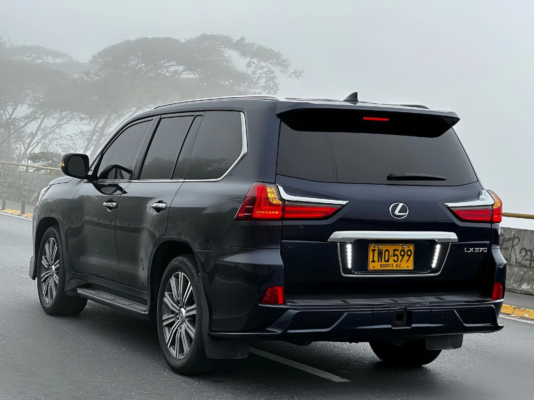 lexuslx570